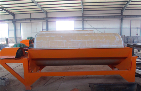 干粉磁選機(jī)，關(guān)注行業(yè)生產(chǎn)，干粉磁選機(jī)更適合市場使用，關(guān)注行業(yè)生產(chǎn)，干粉磁選機(jī)更適合市場使用磁場一般為多少_磁塊如何排列
